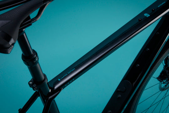 Kaha: GLOSSY BLACK (TUAURIURI)