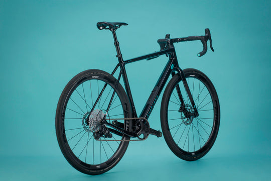 Kaha: GLOSSY BLACK (TUAURIURI)