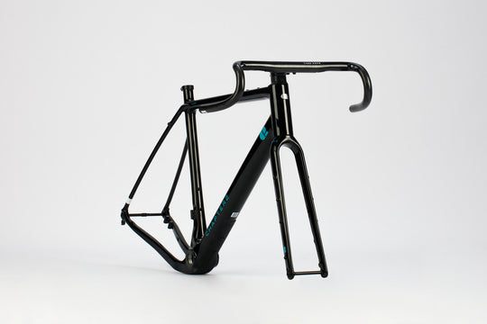 Kaha: GLOSSY BLACK (TUAURIURI)
