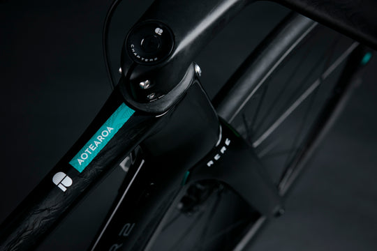 Rere RIM: GLOSS + BLACK TUHUA