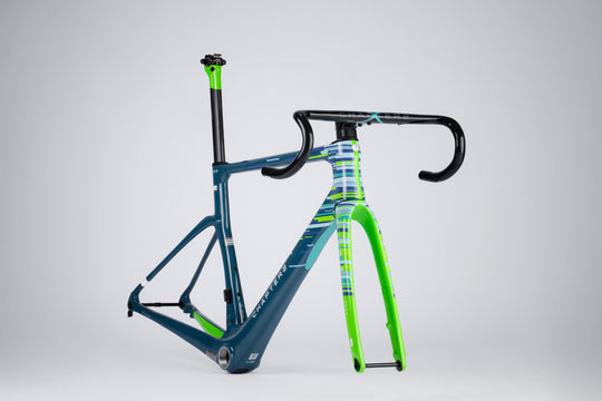 Koko: COBALT + GREEN (Te Waihou) talla L