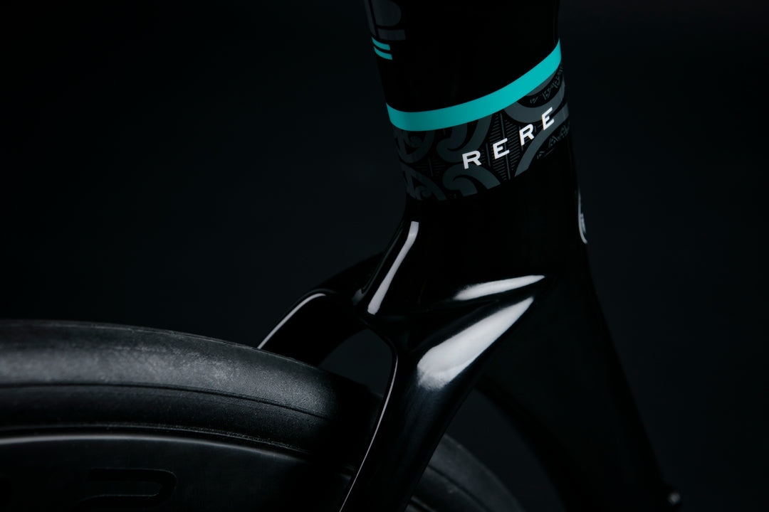 Rere RIM: GLOSS + BLACK TUHUA