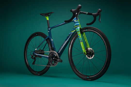 Koko: COBALT + GREEN (Te Waihou) talla L